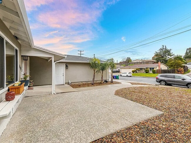 Building Photo - 2697 Limerick Rd