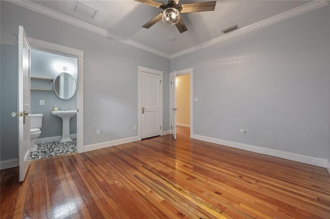 Building Photo - 5207 N Suwanee Ave