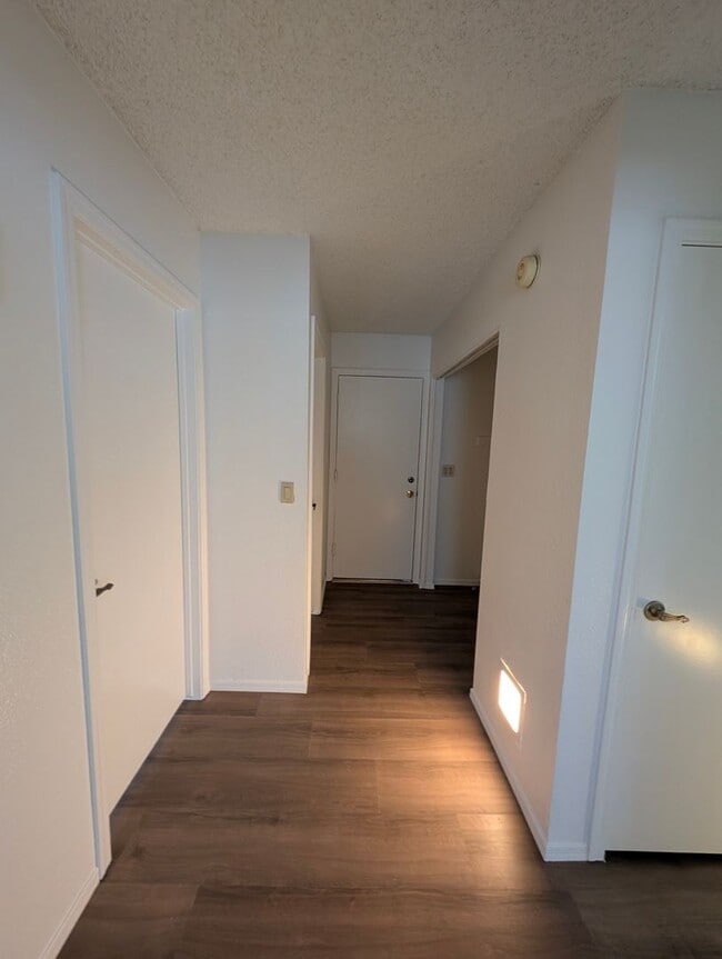 Building Photo - AVAILABLE NOW IN KYRENE AREA OF CHANDLER!!!