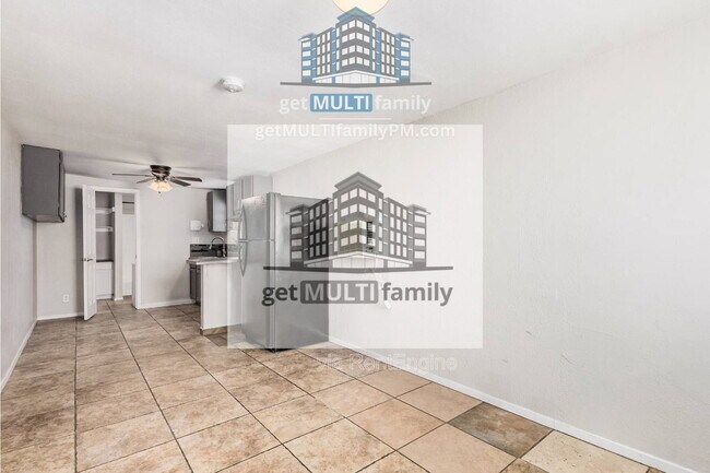 Building Photo - 1402 W Mercer Ln