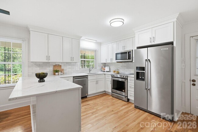Building Photo - 926 Shady Bluff Dr