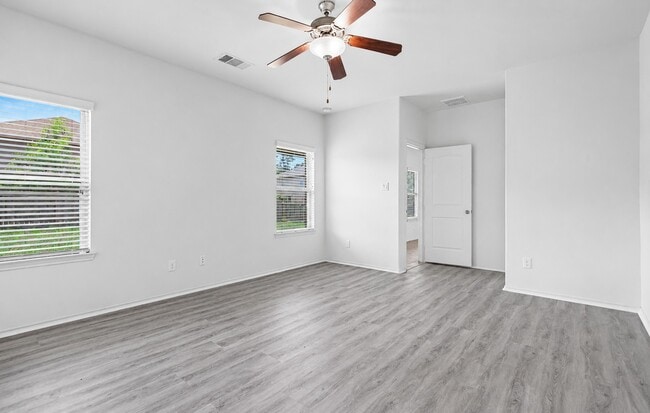Building Photo - 166 Meadow Grove Dr