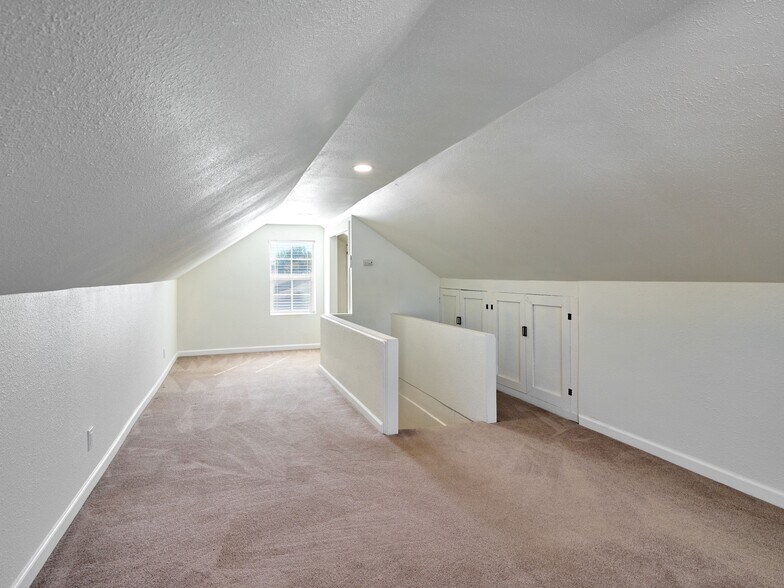 Building Photo - 1212 Alder Dr NE