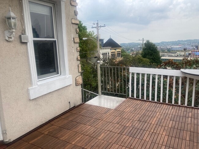 private 2nd floor entrance - 915 Monastery St