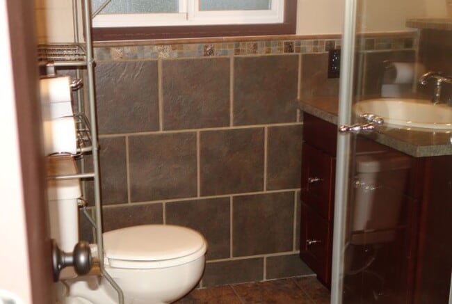 Building Photo - 2 Story 2 Bedroom 1 3/4 Bath Chalet Style ...