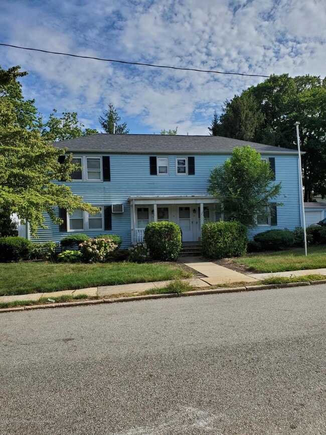 Building Photo - 10-12 Oldfield Pl