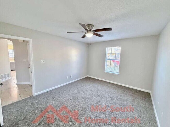 Building Photo - 5827 Hickory Nutt Ln