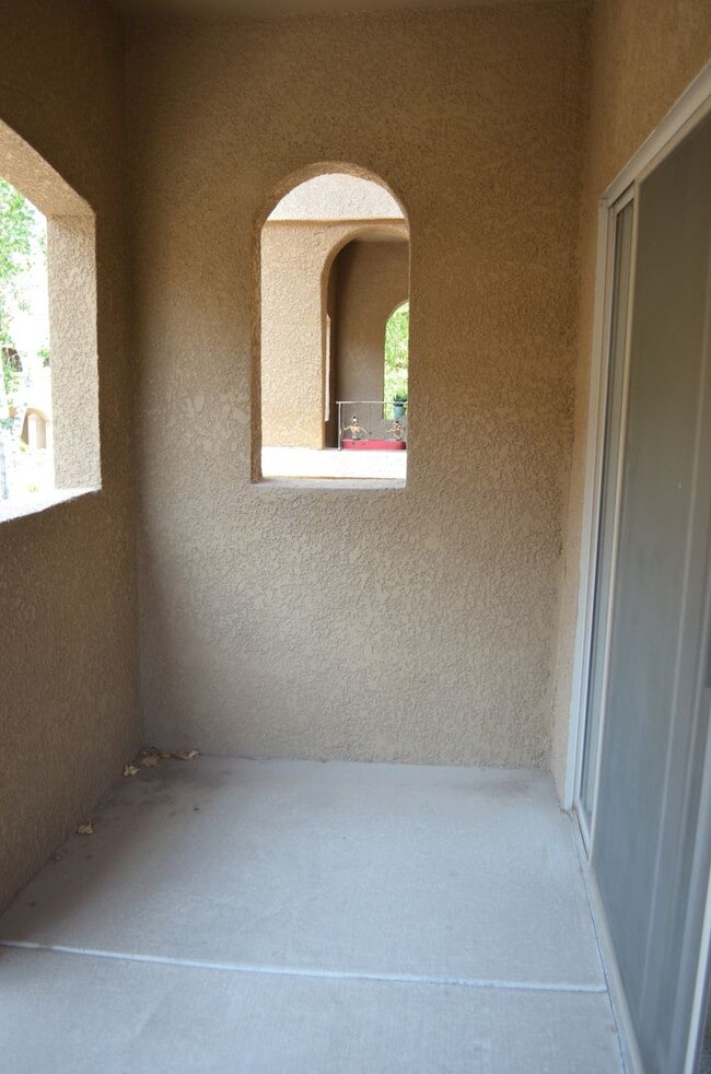 Building Photo - MOVE IN Special!!  Biltmore 2 bedroom!