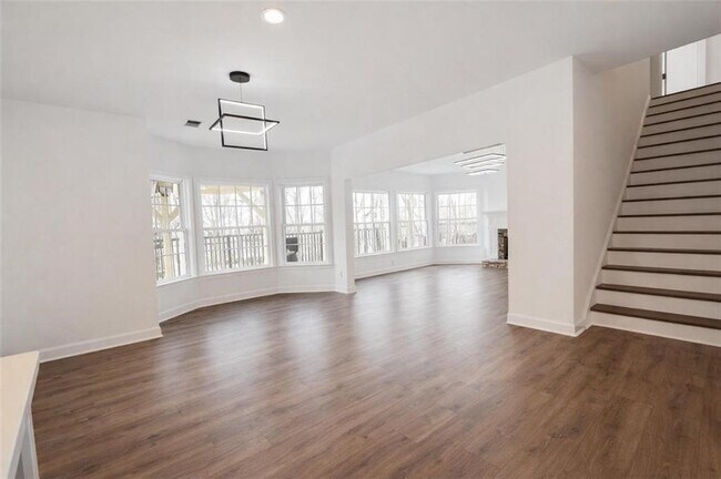 Building Photo - 1430 Hillcrest Heights