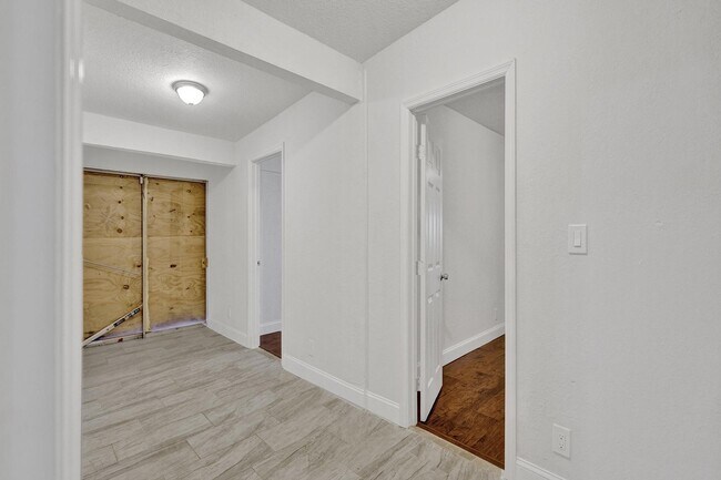 Building Photo - 651 SW 15th St