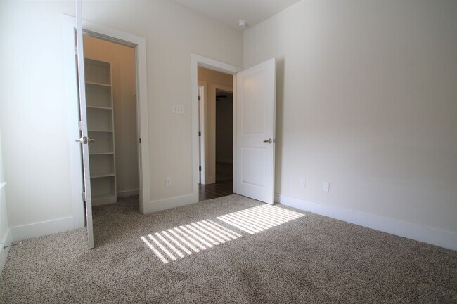 Building Photo - 8037-8039 Arbor