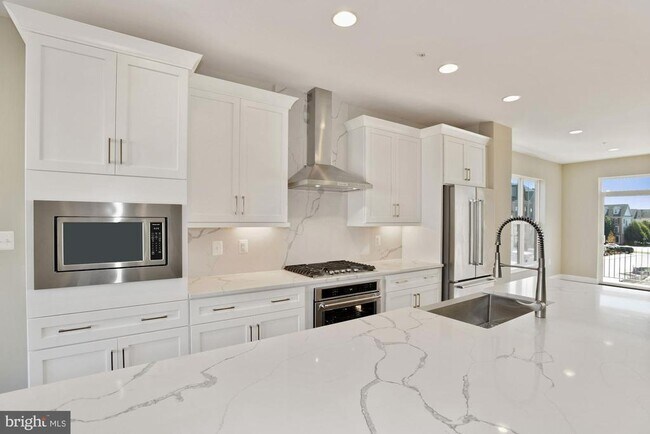 Building Photo - 22958 Clarence Walk Ter