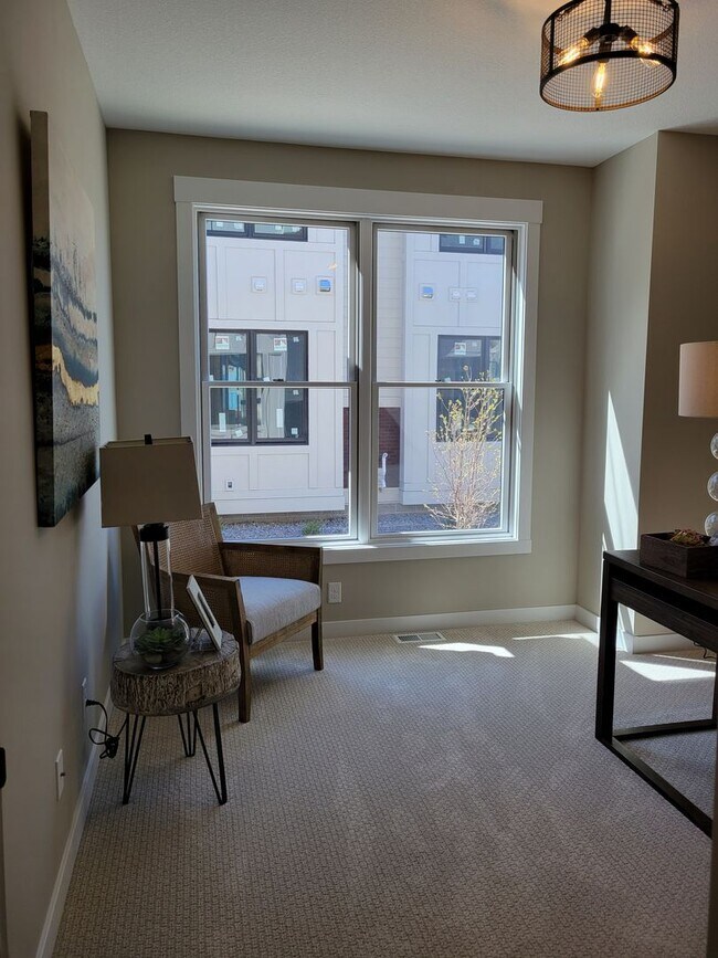 Building Photo - Executive Luxury Rentals