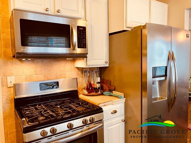 Building Photo - Updated Three Bedroom