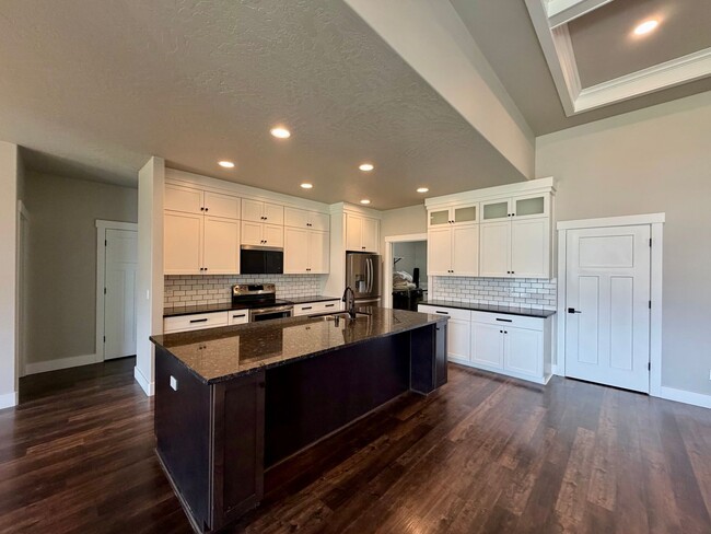 Building Photo - Gorgeous Craftsman Home- 5 bed, 3 Full Bath- Includes Landscaping!