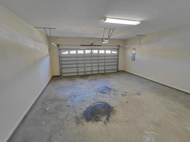 Building Photo - 2633 Fenwood Ct