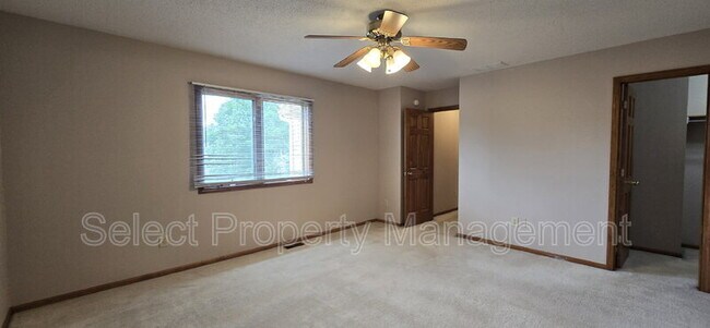 Building Photo - 3120 Pinoak Ct