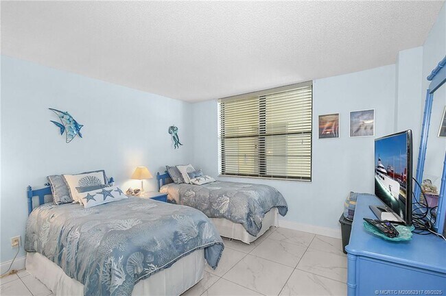 Building Photo - 10000 S Ocean Dr