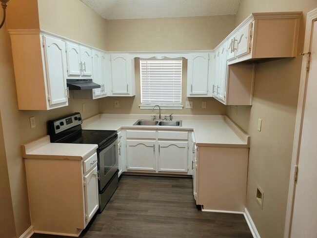 Building Photo - 6915 Brady Hill Dr