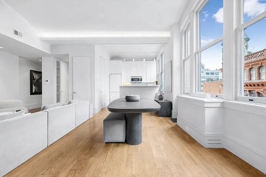 Building Photo - 640 Broadway