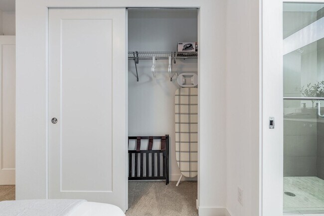 Building Photo - 1215 E Union St