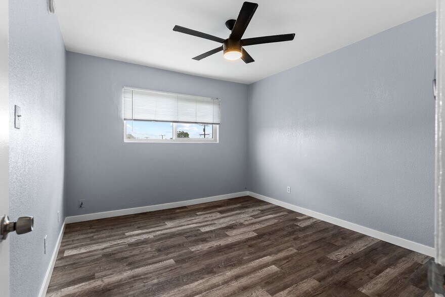 Building Photo - 927 Daisy Ave