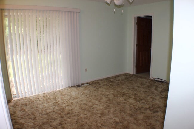 Building Photo - 1207 Red Bud Ave