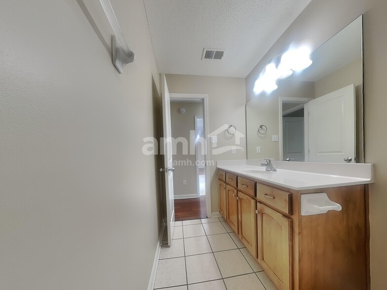 Building Photo - 95 Sweet Leaf Ln