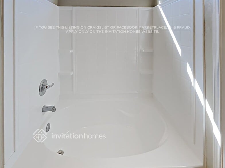 Building Photo - 6308 S 26th Dr