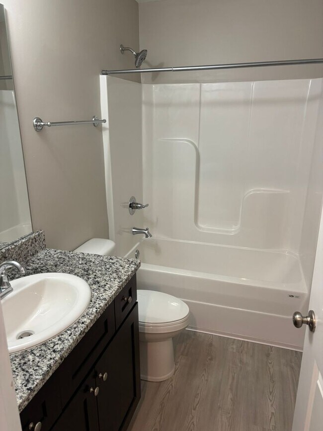 Building Photo - Beautiful home located in a culdesac.