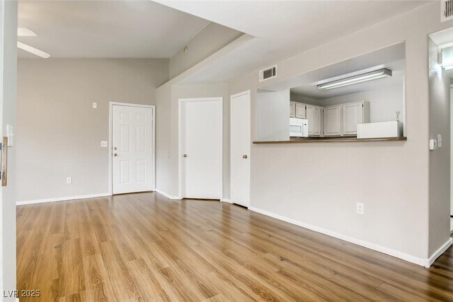 Building Photo - 555 E Silverado Ranch Blvd