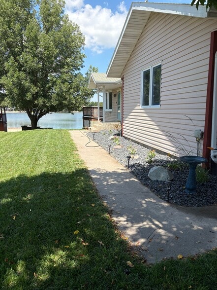 Building Photo - 37 Clear Lake