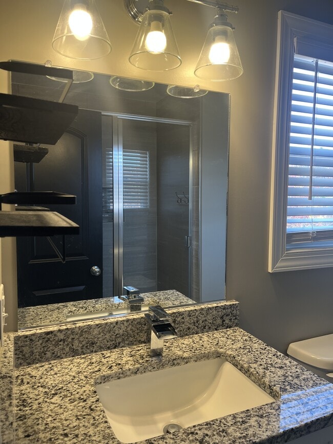 Building Photo - 77 Emanuel Ct