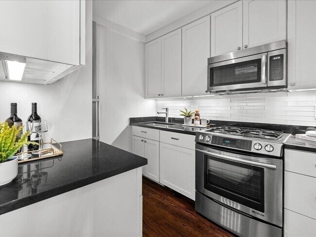 Building Photo - 65 E India Row