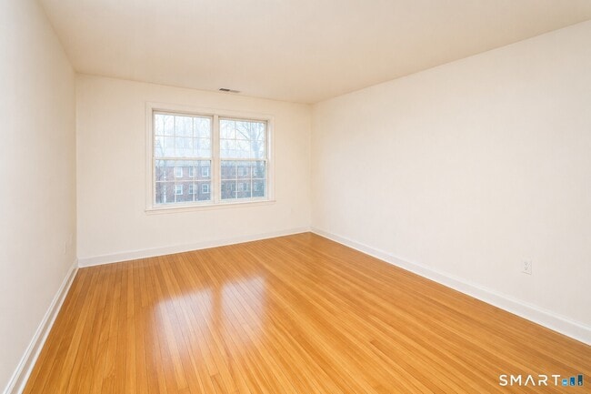 Building Photo - 129 Park St