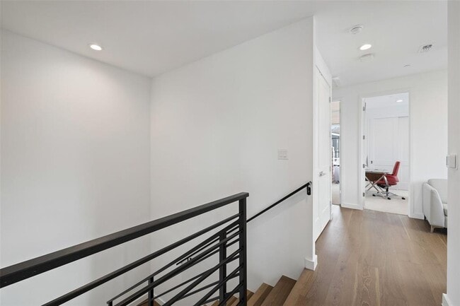 Building Photo - 705 Ariana Ct