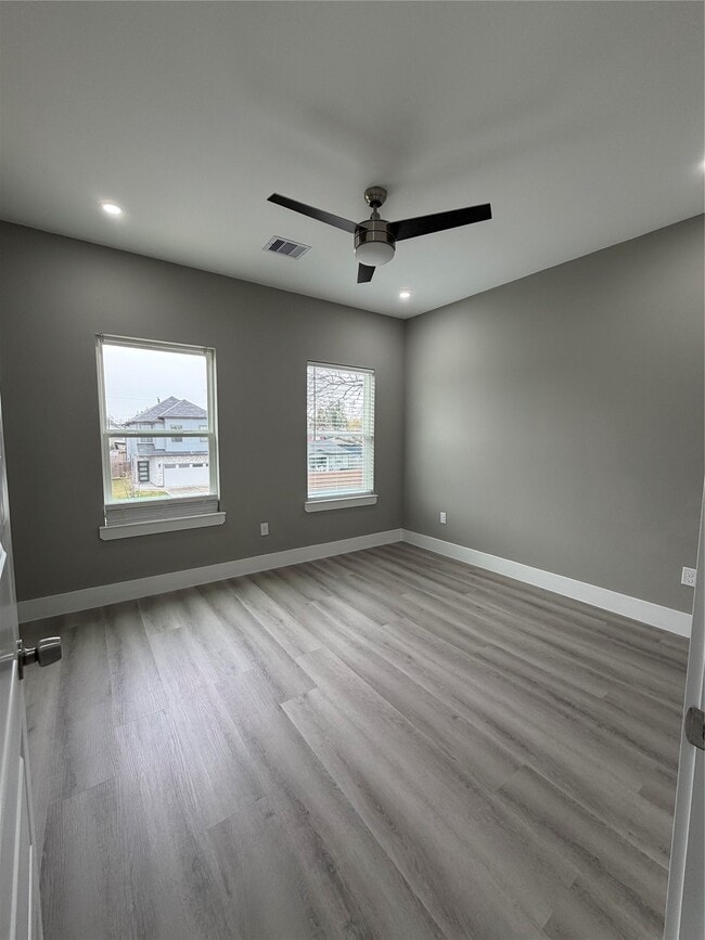 Building Photo - 10055 Grover Ln