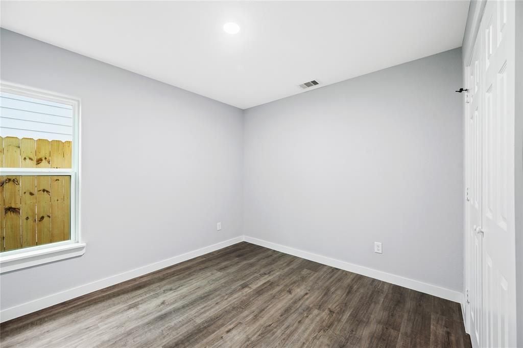 Building Photo - 8215 Crestview Dr