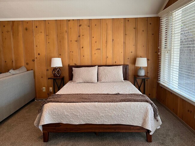 Building Photo - 520-520 Sycamore Ave