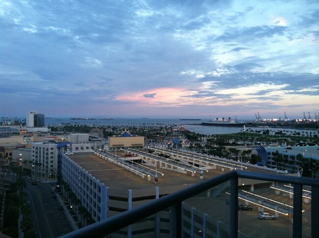 Building Photo - Downtown Long Beach - West Ocean - 1 Bedroom - Stunning Ocean Views - Gorgeous!!!!!!