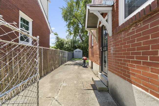 Building Photo - 726 Parkway Dr