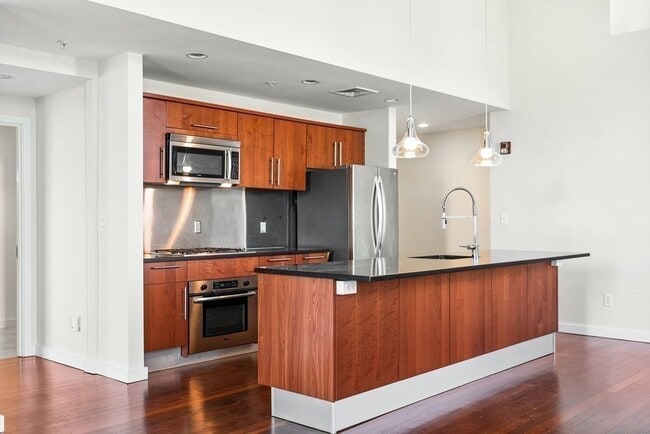 Building Photo - 51 Bow St