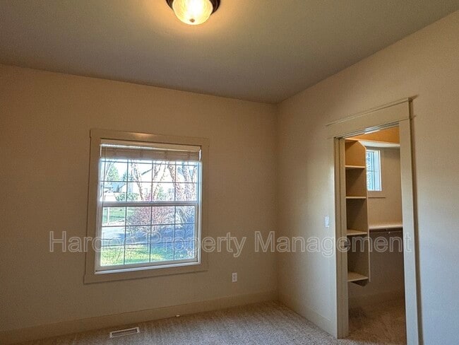 Building Photo - 6251 W Geneva St