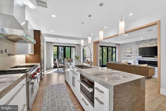 Building Photo - 5310 Dorsett Pl NW