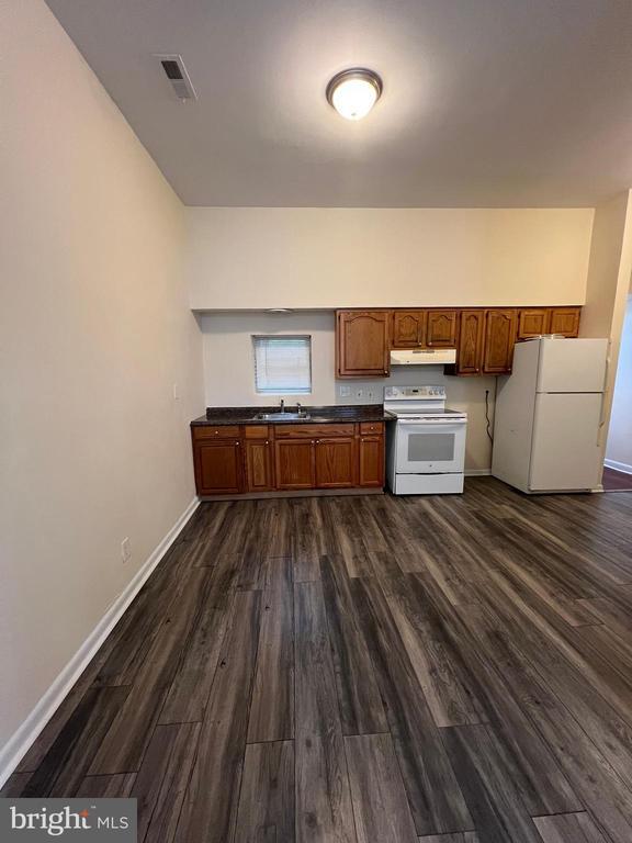 Building Photo - 1423 W Fayette St