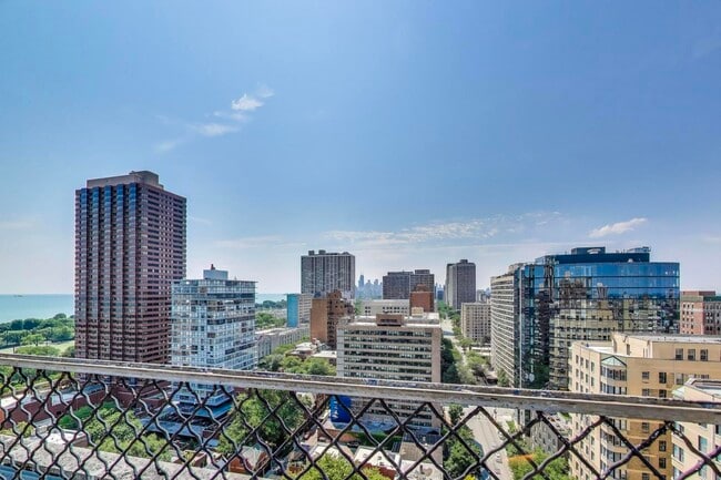 Building Photo - 360 W Wellington Ave