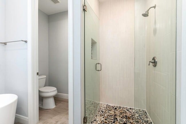 Building Photo - 1031 NE 13th Ave