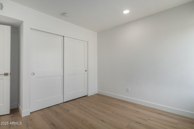 Building Photo - 5038 E Winchcomb Dr
