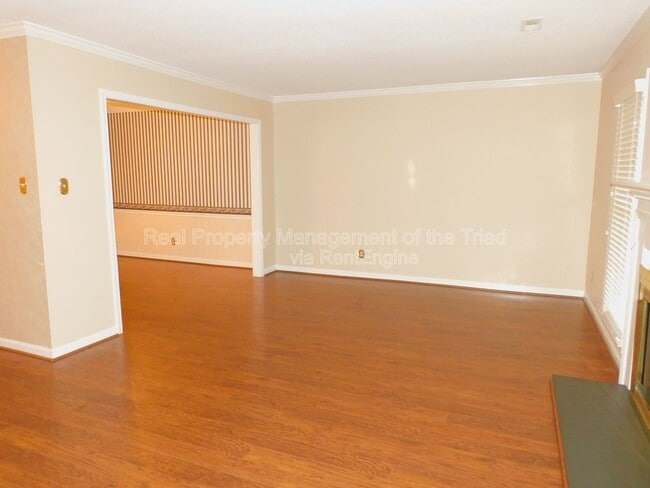 Building Photo - 2418 Cottage Pl