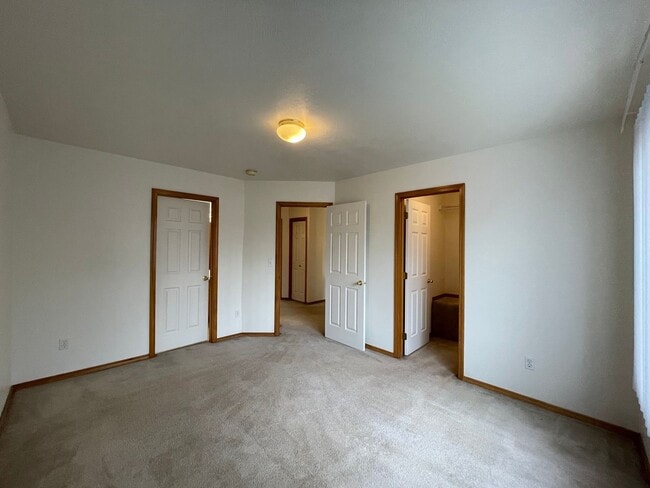 Building Photo - 3115 E 44th Ave